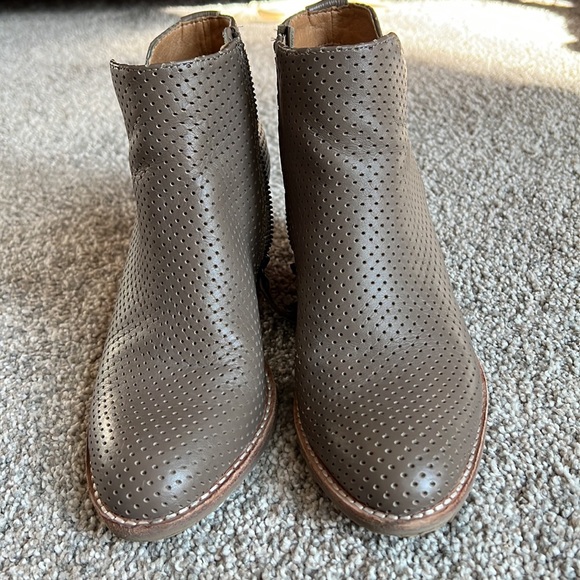 Dolce vita booties. - Picture 3 of 7